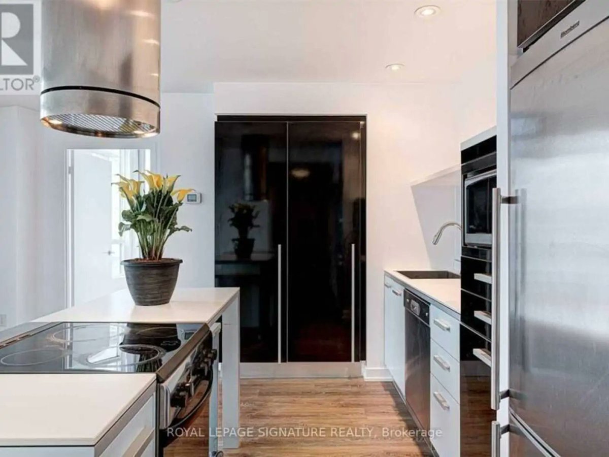 OntarioForSale's tweet image. Condominium in Toronto 507 - 38 Dan Leckie Way #Toronto #RealEstate MoveMe.To/kM4A0U MoveMe.To/Toronto/RealEs…