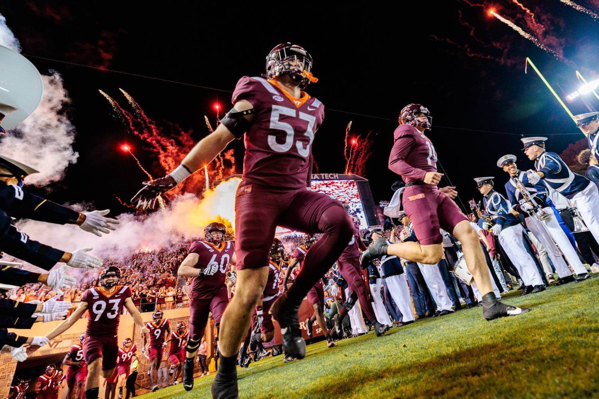JacksonR2027's tweet photo. Extremely proud to announce that after a great conversation with Coach @Jan_JohnsonVT I have received an offer from Virginia Tech!!

@CoachPryVT @coachjfranklin @tolbert_nance @CoachJonWheeler @JoshuaOrtegon @HammondSports https://t.co/VPX5M3KGxg