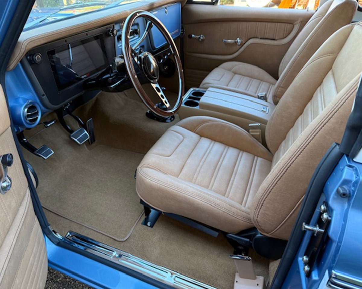 Barrett_Jackson's tweet image. A frame-off restoration ready for wherever the road leads. This custom 1972 @Chevrolet #K5 #Blazer is powered by a 6.2-liter LS3 V8 with a 6-speed overdrive automatic transmission and finished in Steel Blue.

Learn more: bit.ly/SD26TW-1972Che…