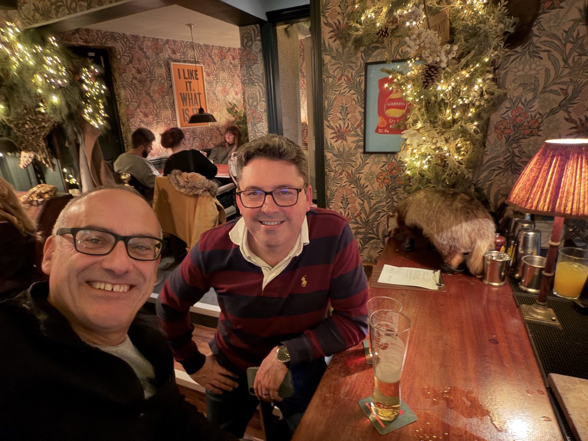 Xmas beers with <a href="/simoncarguy/">Simon Lane</a>…cheers to all our car loving friends..