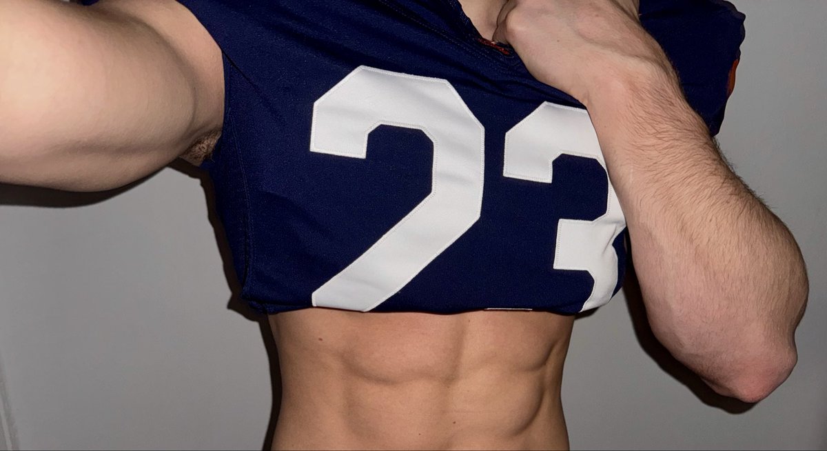 stud_jocks's tweet image. What’s up?