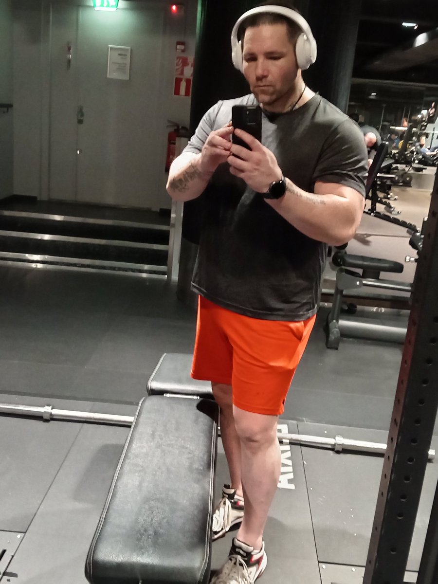 Last weight lifting session of this year done😎💪