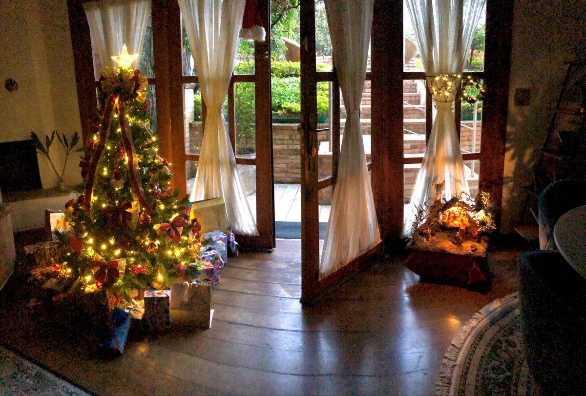 Denise_C_Costa's tweet photo. May the Child God renew all things in our lives.
And may we never forget that our joy stems from the birth of the One who walked this earth only to die for us and bring us Salvation.
That’s why the Crown of Thorns and the wreath are side by side in my home.
Gloria in Excelsis Deo https://t.co/onKKe0XNRi
