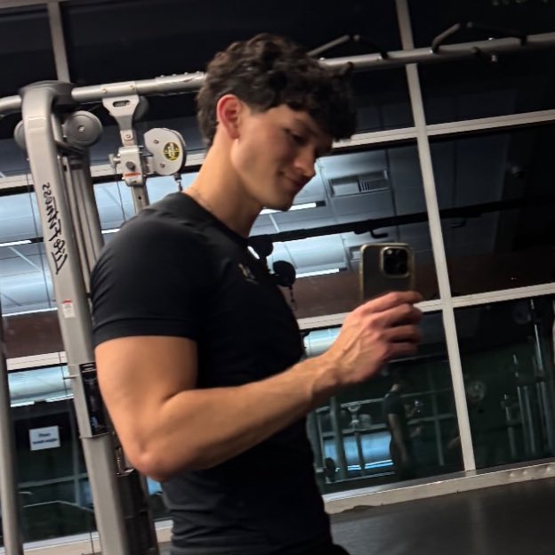 charliedaiily's tweet image. 