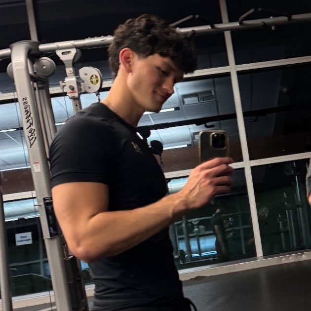 charliedaiily's tweet image. 