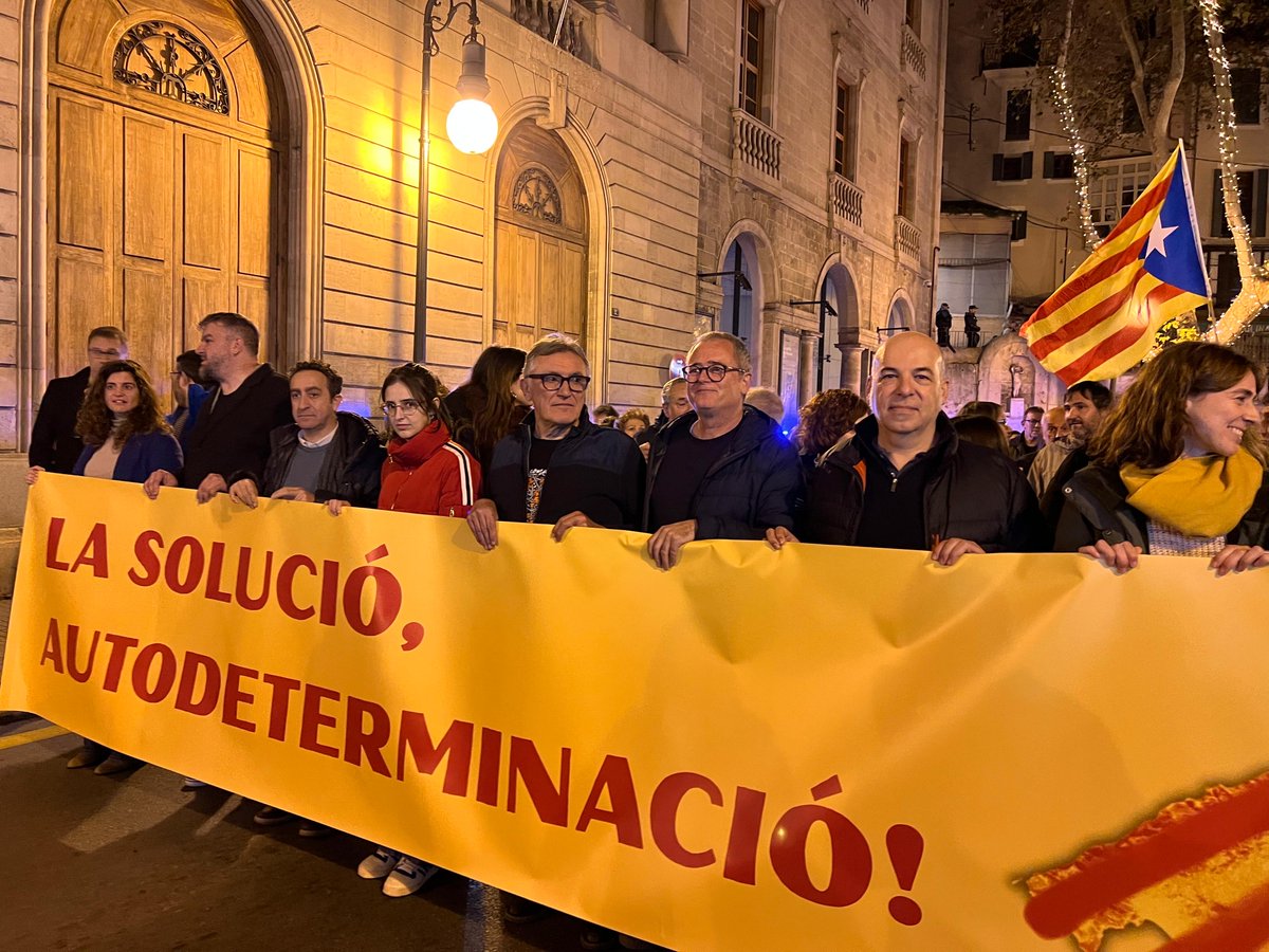 Elisendalamany's tweet image. A la Diada de #Mallorca, reivindicant una llengua forta i viva davant dels qui la volen relegar al folklorisme. Continuem treballant per articular majories davant dels reptes compartits arreu dels Països Catalans: l’espoli fiscal, l'accés a l’habitatge i el model productiu.