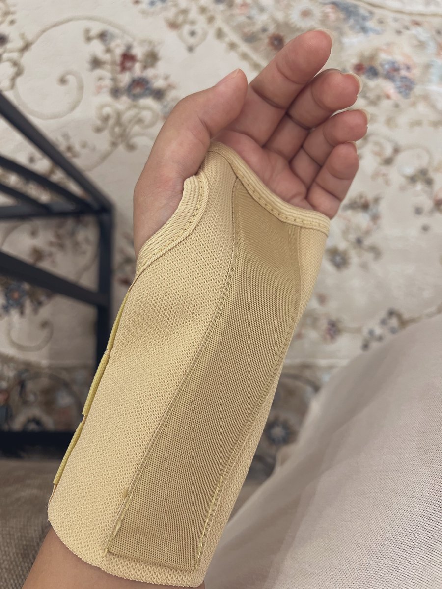 AlRnG_M's tweet photo. ودي اقوم وأصفّق لـ ٢٠٢٥ حبيبتي على اللي سوته فيني نفسيًا وجسديًا وعاطفيًا صراحة!! يعني لآخر يومين وهي لازالت تعصرني! الحمدلله جات خفيفة بس يمديها ماتجي يعني هل يُعقل ابدأ السنة الجديدة بأدوية وذا المنظر🙂؟! https://t.co/M1NbGNHuF9