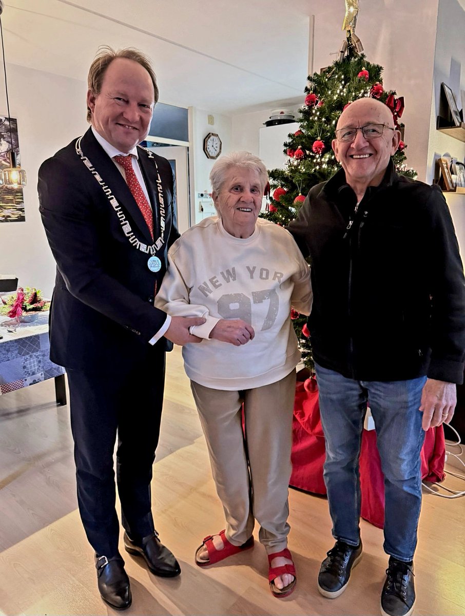 Burgemeester van Almere tweet media