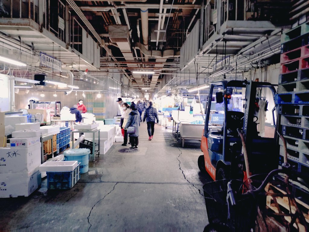 age_mfin's tweet photo. 今年も年末恒例朝の市場に来ました https://t.co/MpaiFgfIeI