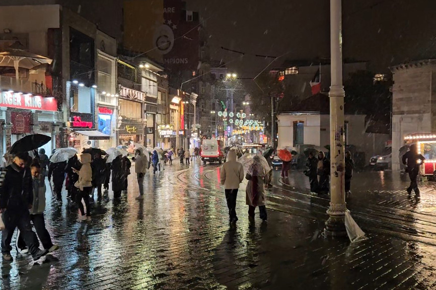 ihacomtr's tweet image. İstanbul’da kar yağışı devam ediyor
iha.com.tr/istanbul-haber…