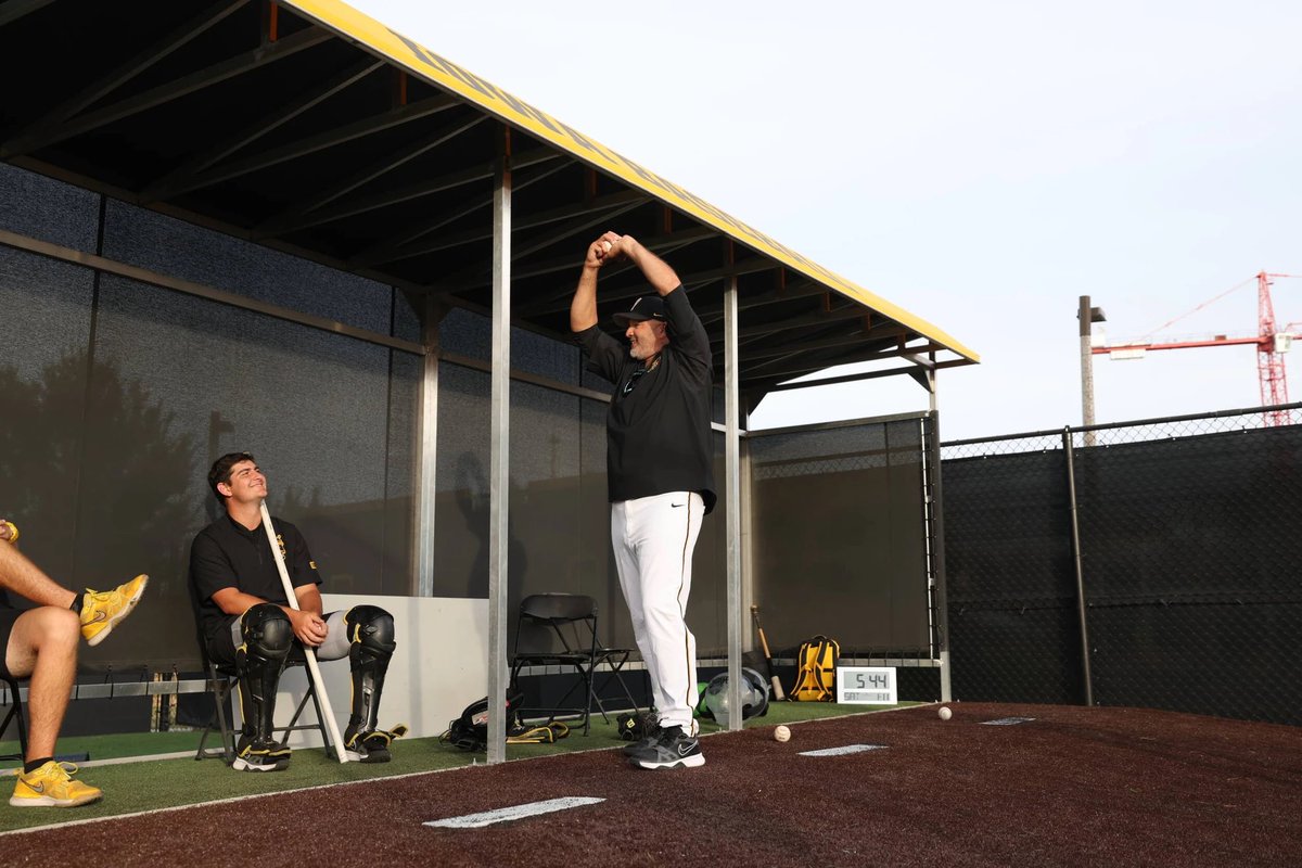 KendallRogers's tweet image. SCOOP: @UIBaseball is promoting Wes Obermueller to pitching coach, I’m told.
Obermueller spent the last season in a player development role for the #Hawkeyes, specializing in pitching. He replaces Sean Kenny, who recently departed for Arizona. #BIG 

d1baseball.com/stories/2025-d…