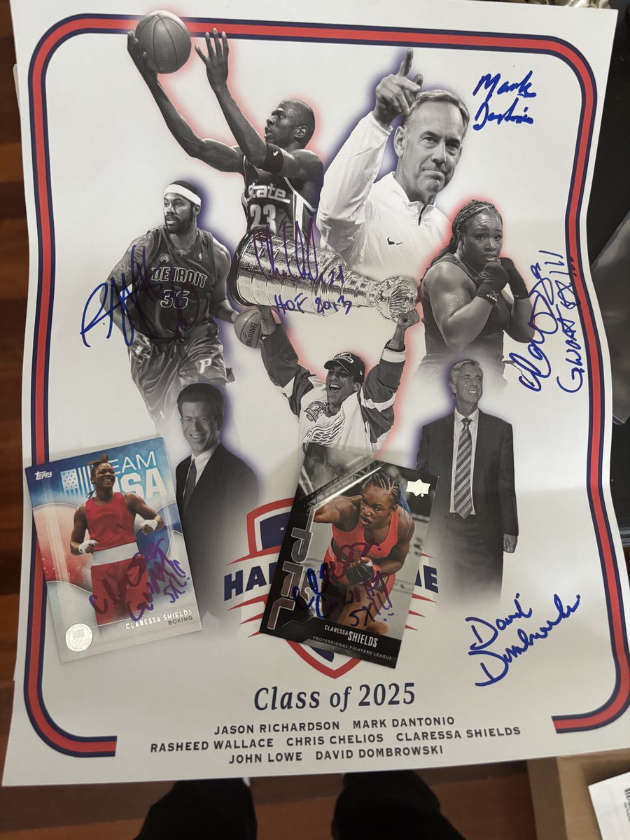 BKudanian's tweet photo. @Claressashields thank u so much for signing my items last week!! https://t.co/7Mj82Gcb1v