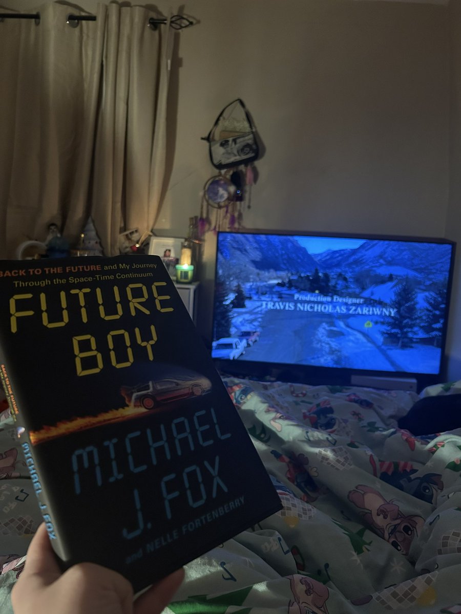 AnnaClay91's tweet image. Candle, Book and a movie on in the background. This book is my new favourite I'm really enjoying reading it. Anyone who knows me knows I'm a massive Back to the Future fan and knows that @realmikefox is one of my all-time favourite actors
