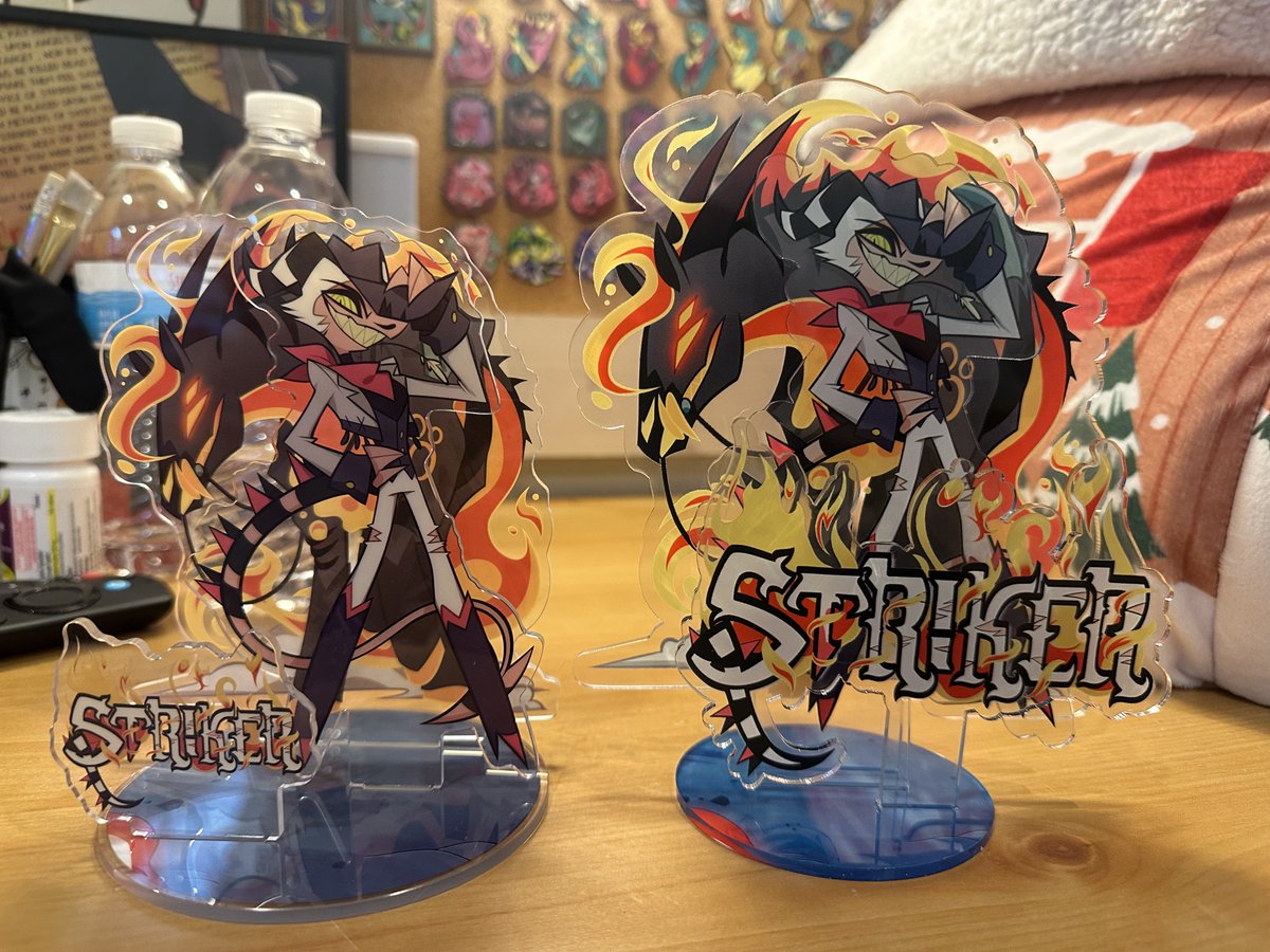 I was at hot topic the other day and I saw they had the striker standee. I don’t know if anyone else has compared the hot topic (the right) and shark robot (the left) standee before but if not here’s the comparison. HT is bigger (except the base) and more vibrant colors.