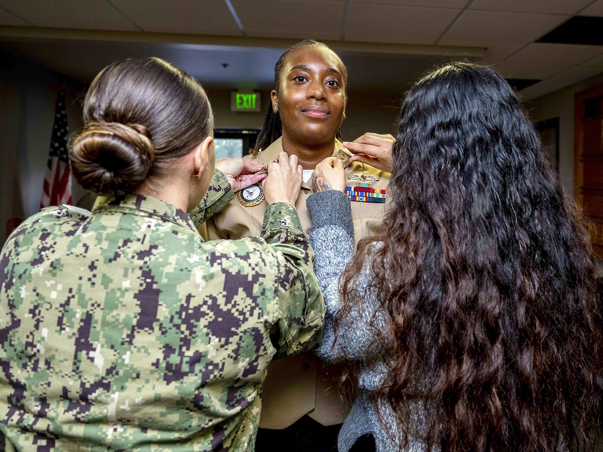 NRD_SanDiego's tweet image. Please join us in congratulating Remiah I. Dixon on her frocking to Navy Counselor (Recruiter) 1st Class!
We are proud of your hard work and leadership and look forward to the impact you’ll continue to make across the Navy.
Bravo Zulu, NC1!
#Advancement #fairwindsandfollowingseas