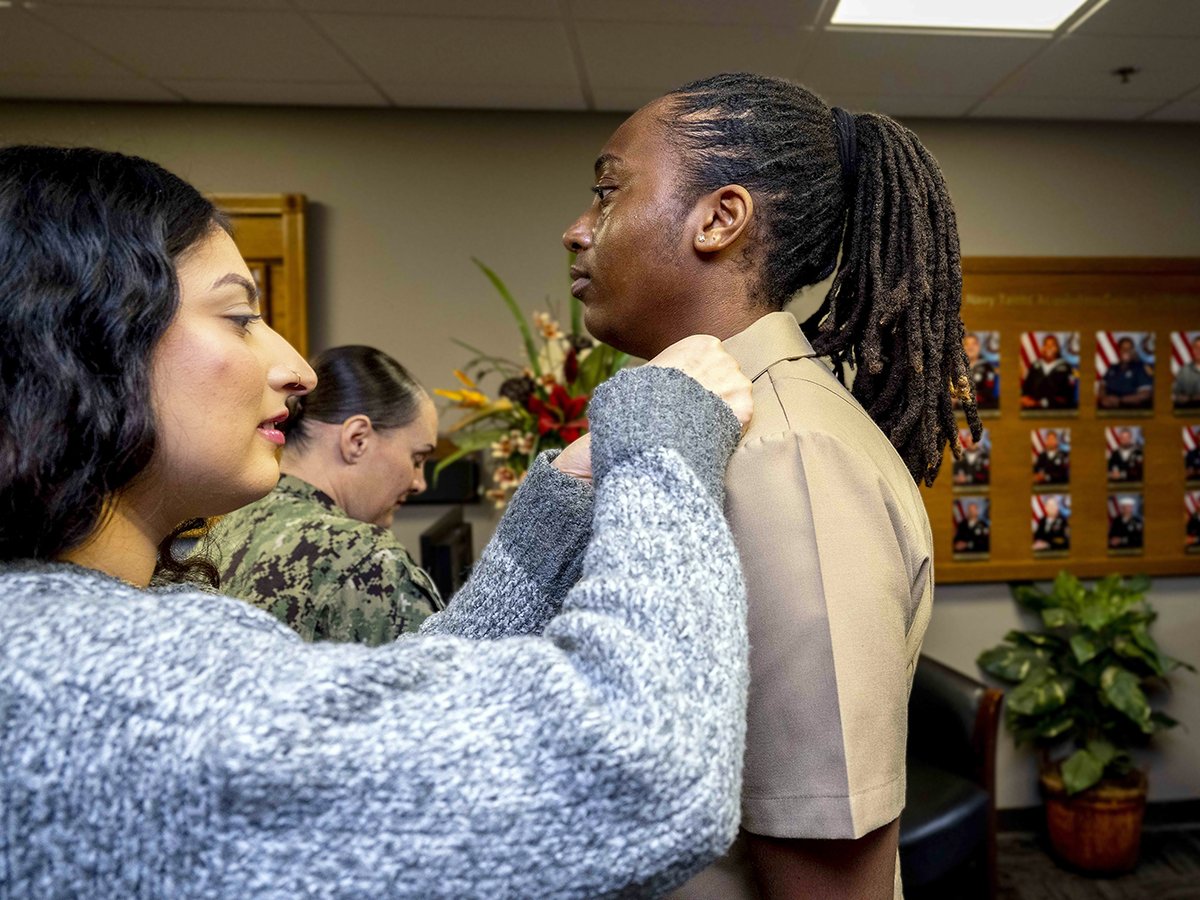 NRD_SanDiego's tweet image. Please join us in congratulating Remiah I. Dixon on her frocking to Navy Counselor (Recruiter) 1st Class!
We are proud of your hard work and leadership and look forward to the impact you’ll continue to make across the Navy.
Bravo Zulu, NC1!
#Advancement #fairwindsandfollowingseas