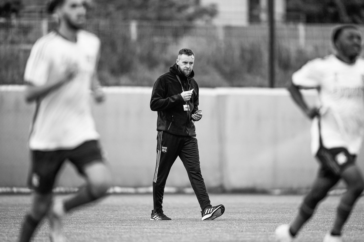 OL's tweet image. C’est avec une très grande tristesse que l’Olympique Lyonnais a appris la disparition soudaine de Nicolas Quinault, préparateur athlétique du groupe Pro 2, présent depuis plus de 20 ans au club. 

L’OL adresse ses plus sincères condoléances à sa famille et ses proches.