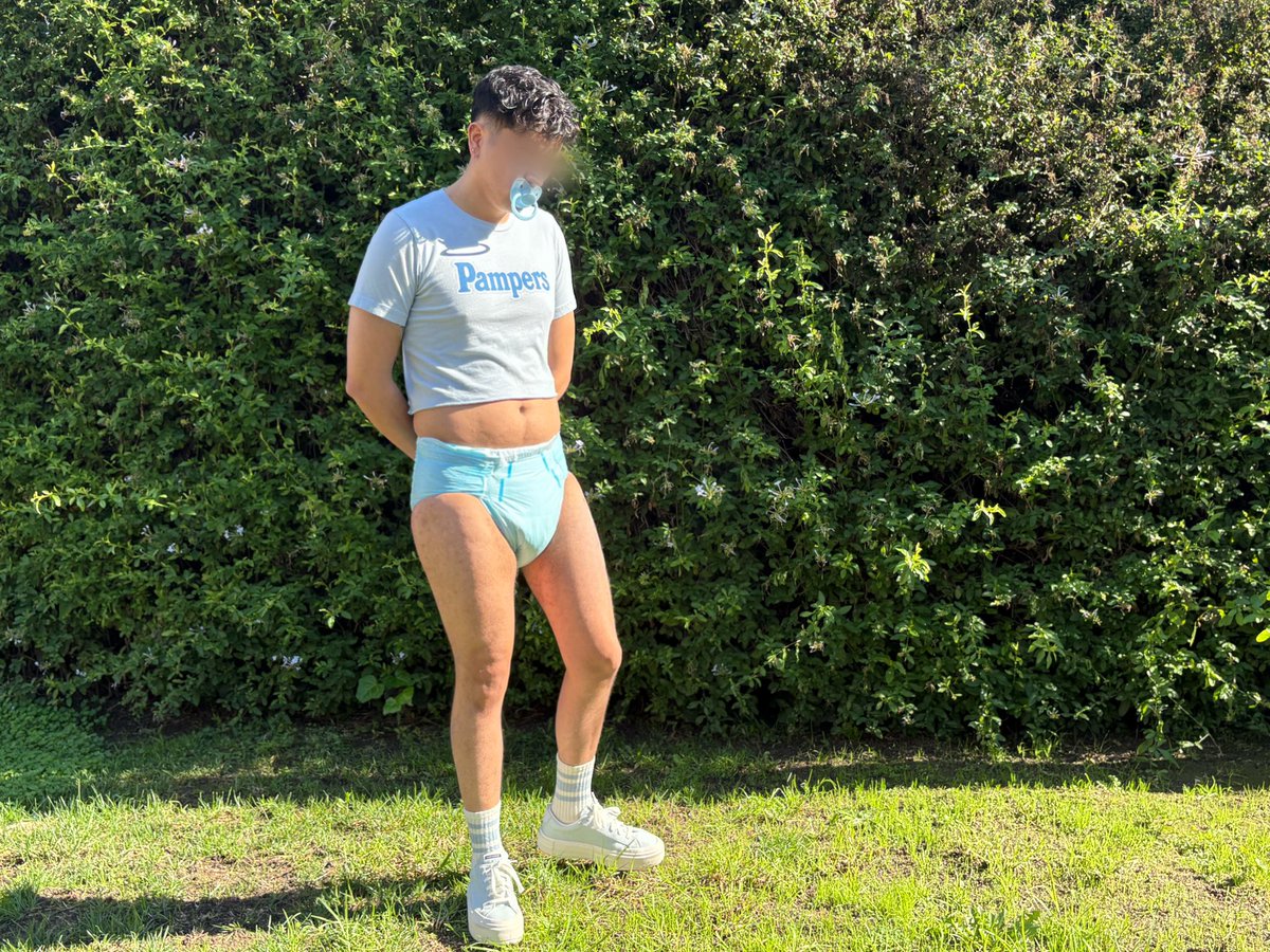 soakedkiddo's tweet photo. daddy says i’ve been so good all year sogging my pamps, that i should commit next year to staying padded 24/7. help me stay padded in 2026

❤️ for every like 6 hours
🔁 for every retweet 12 hours 
🗣️ for every comment 1 day
➕ for every new follow 3 days 

closing new year’s day https://t.co/slqSjXGtRg