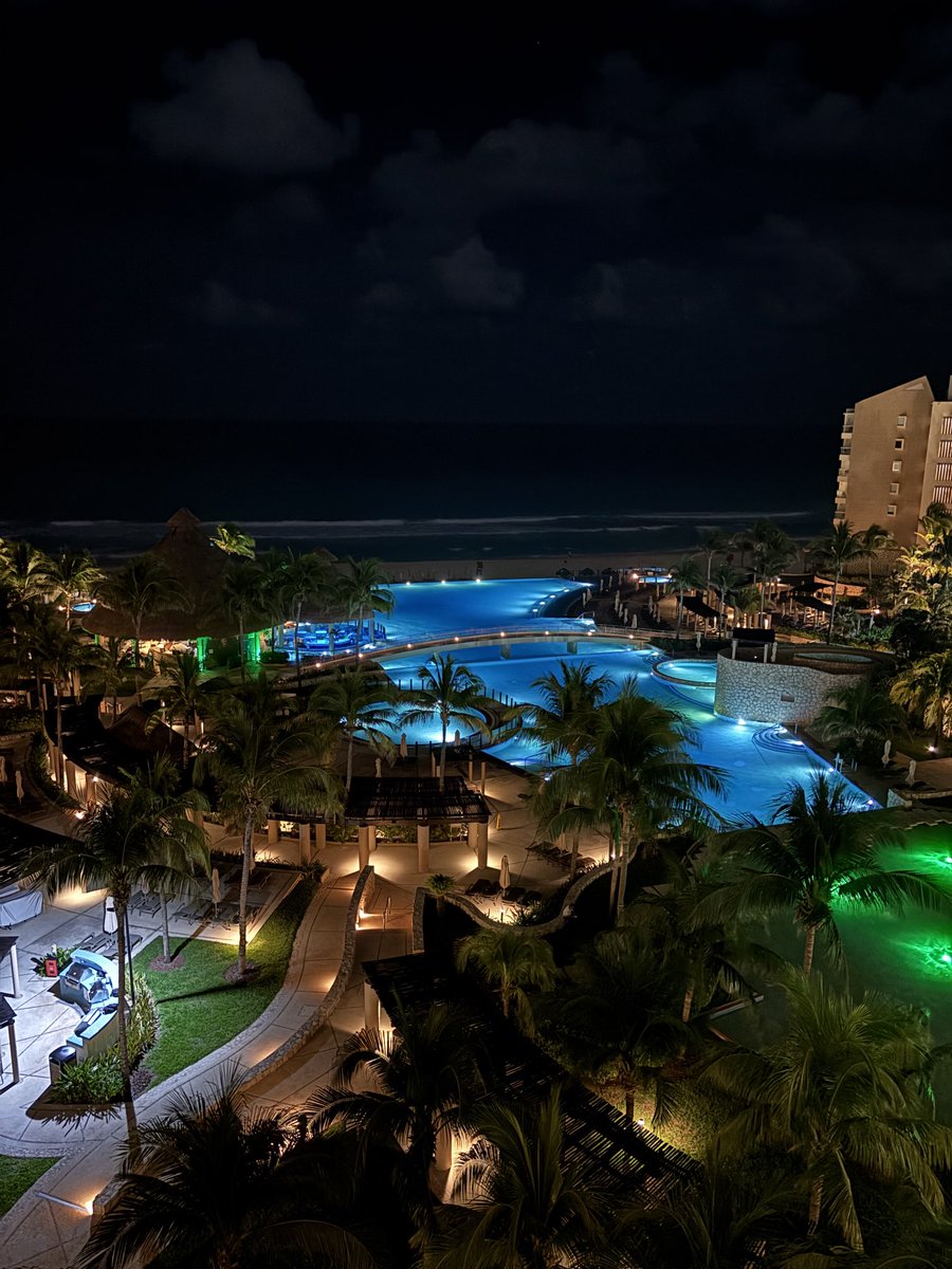 schroeder_ann's tweet photo. Cancun. First time at this resort. Itβs nice. #OhYa https://t.co/3ISBLLjQJR