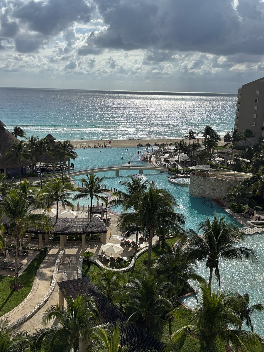 schroeder_ann's tweet photo. Cancun. First time at this resort. Itβs nice. #OhYa https://t.co/3ISBLLjQJR