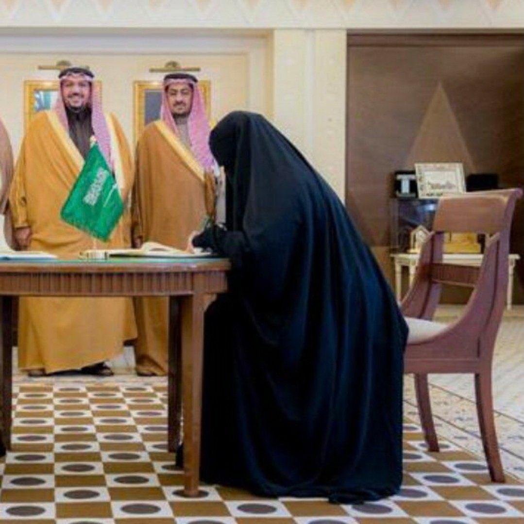 #صوره_اليوم
ما شاء الله.. تبارك الله..💞
 بروفيسوره ومنصب وجاه ومال وحسب ونسب وستر وعفاف وحشمة وخدمة دين ووطن.🇸🇦
"البروفيسوره القديرة هيفاء اليوسف"
يا رب.. 🤲 تحفظها بحفظك وتزيدها من نعيمك وفضلك، وتوفقها لخدمة دينها ووطنها.
#القصيم #السعوديه_العظمي