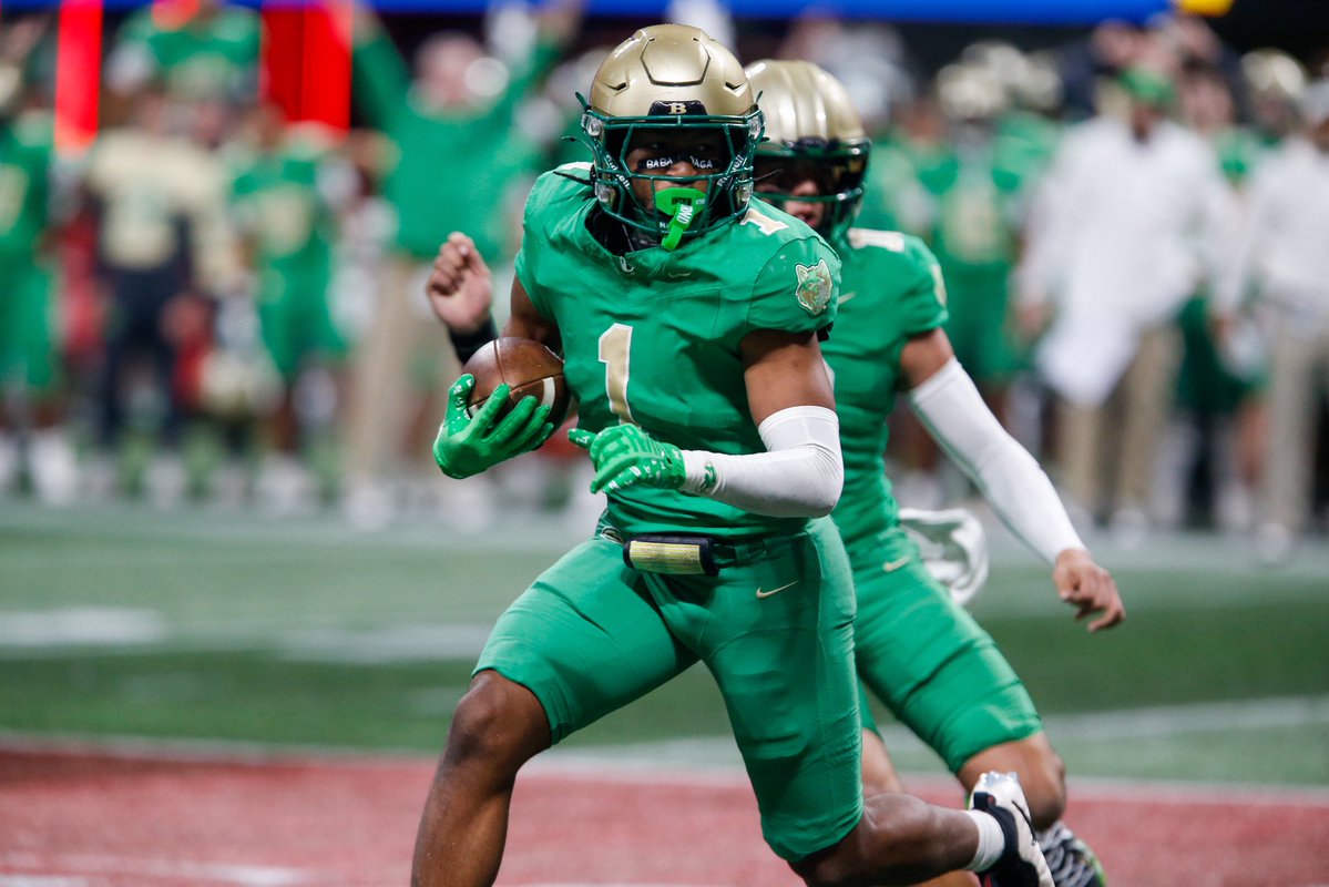 LM_Sports_Media's tweet image. Georgia safeties coach/Co-DC Travaris Robinson comments on safety signee Tyriq Green (@tyboogie_da1), who showed out for @MaxPreps national champion @buford_football this season at RB. 

Pretty great stuff from T-Rob on Green. 

More on @ugasportscom