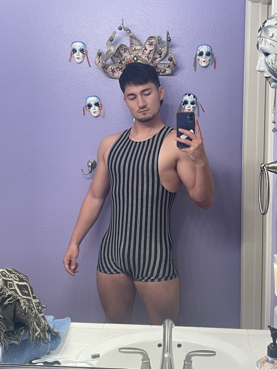 JasonKentaro's tweet photo. WOW I only have one pose https://t.co/0G7Dlc0t4Z