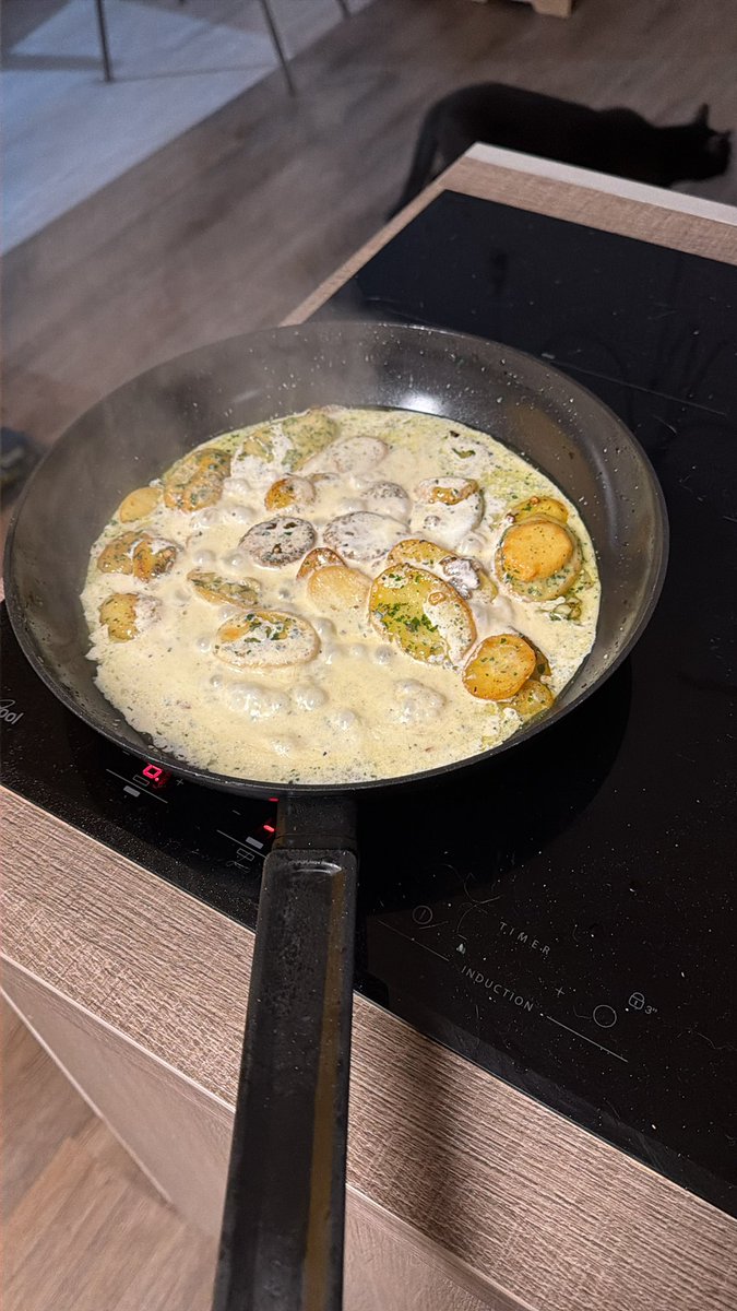 llAttax's tweet photo. @Lexyyyyyyy77 @9Spank @Goorilaa @Skilliosis_eF @Jukzs_ J’ai pas le droit de manger mdr le culot toi tu send pas mdr https://t.co/hpSRKhuJX7