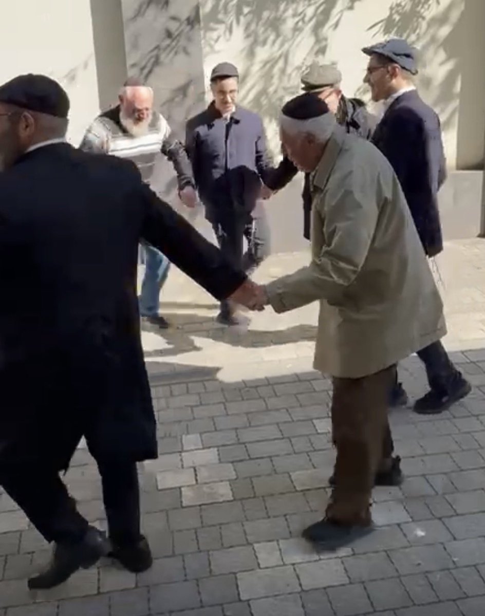 Today, 84-year-old Yevgeny Bondar, a member of the Jewish community in Kherson, died after suffering serious injuries from Russian shelling of Kherson a few days ago.

Shrapnel from Russian ammunition hit his liver and wounded his arm, requiring amputation. Doctors fought for