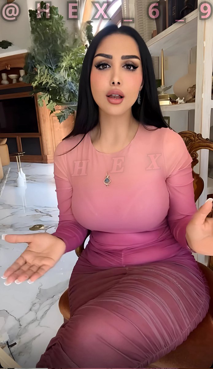 HEX_6_9's tweet image. نختم بوستات اليوم بسؤال صعب تجواب عليه

 جاوب تحت البوست مو خاص⬇️

 لو خيرتك تدفن فيسك بين صدر وحده منهم وتخرخر شحمتك عليه مين بتختار؟ 💦🍒