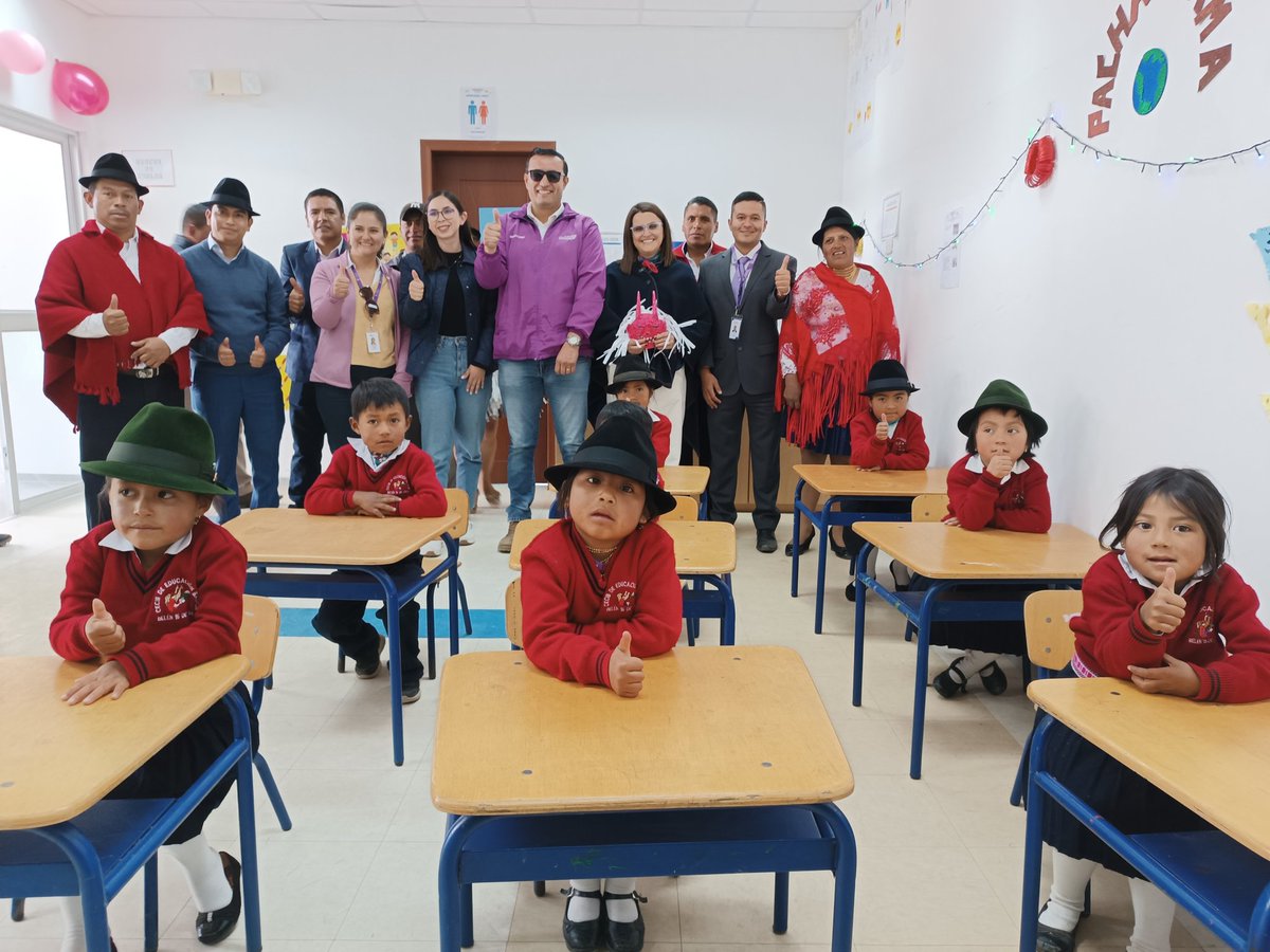 👥✍️ Gracias al trabajo articulado con <a href="/MiesZona_3/">ZONA 3 INCLUSIVA</a> y <a href="/EducacionZ3_Ec/">Educación Zona 3</a>, la vicepresidenta María José Pinto realizó la entrega en comodato de infraestructura educativa para la U.E. Belén 15 de Julio, en Guayama San Pedro, Sigchos, beneficiando a 263 estudiantes. 📚
#ElNuevoEcuador