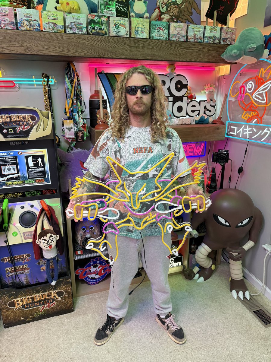 AmericanDadLive's tweet image. This took me 7 hours to build. Please don’t let it flop.