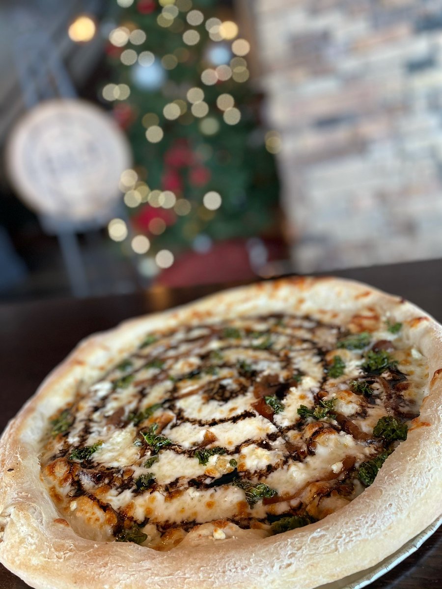 Build your own pizza ✨

We are open today from 3-10pm and tomorrow from 3-8pm! Stop in and treat yourself.

#beerstyleswdm #pizza #sundayfunday #cheers #holidays #buildyourownpizza