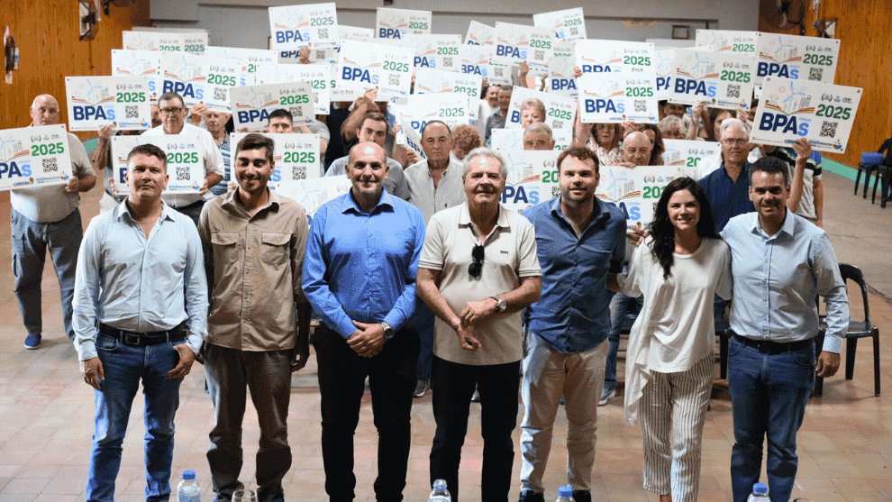 MinAgriCba's tweet image. #BPAs I Busso entregó más de $147 millones a productores del Dpto. Roque Sáenz Peña📍

👉En Serrano, Laboulaye y General Levalle se entregaron aportes del Programa Buenas Prácticas Agropecuarias a 379 productores agropecuarios.

➕ info 👉bit.ly/3Ymi6Qq
