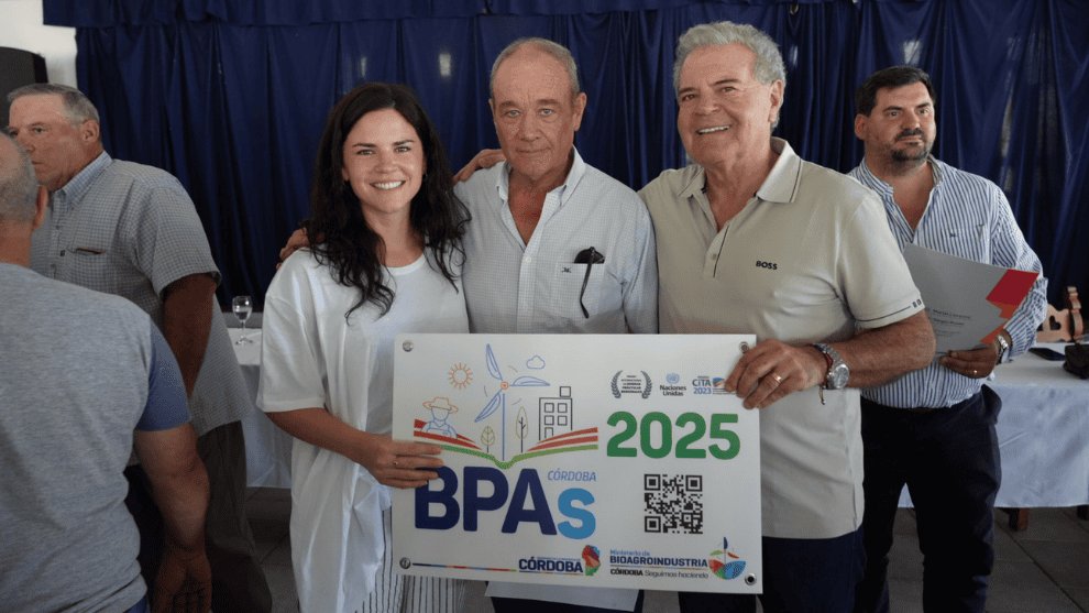 MinAgriCba's tweet image. #BPAs I Busso entregó más de $147 millones a productores del Dpto. Roque Sáenz Peña📍

👉En Serrano, Laboulaye y General Levalle se entregaron aportes del Programa Buenas Prácticas Agropecuarias a 379 productores agropecuarios.

➕ info 👉bit.ly/3Ymi6Qq