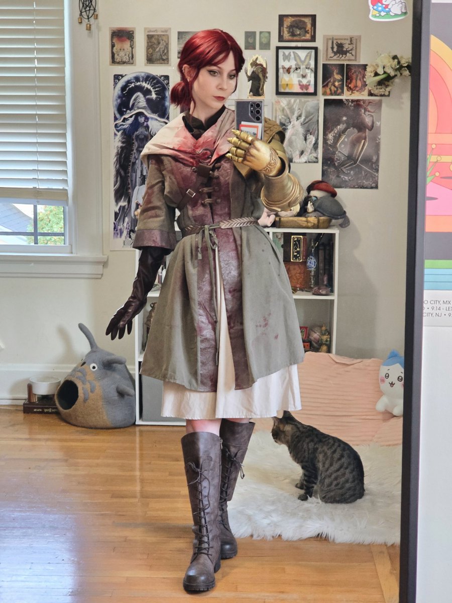 virtualpigeons's tweet image. Same cosplayer