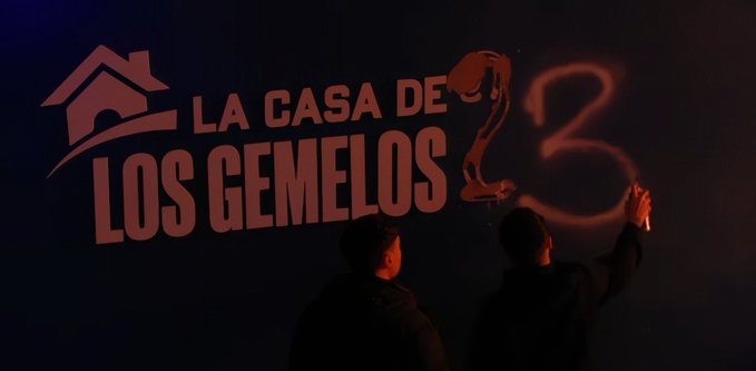 Nos despedimos de esto... pero nos volveremos a ver
¡FELIZ AÑO FAMILIA! <a href="/ZonaGemelos/">ZonaGemelos</a> 

#LaCasaDeLosGemelos2D23