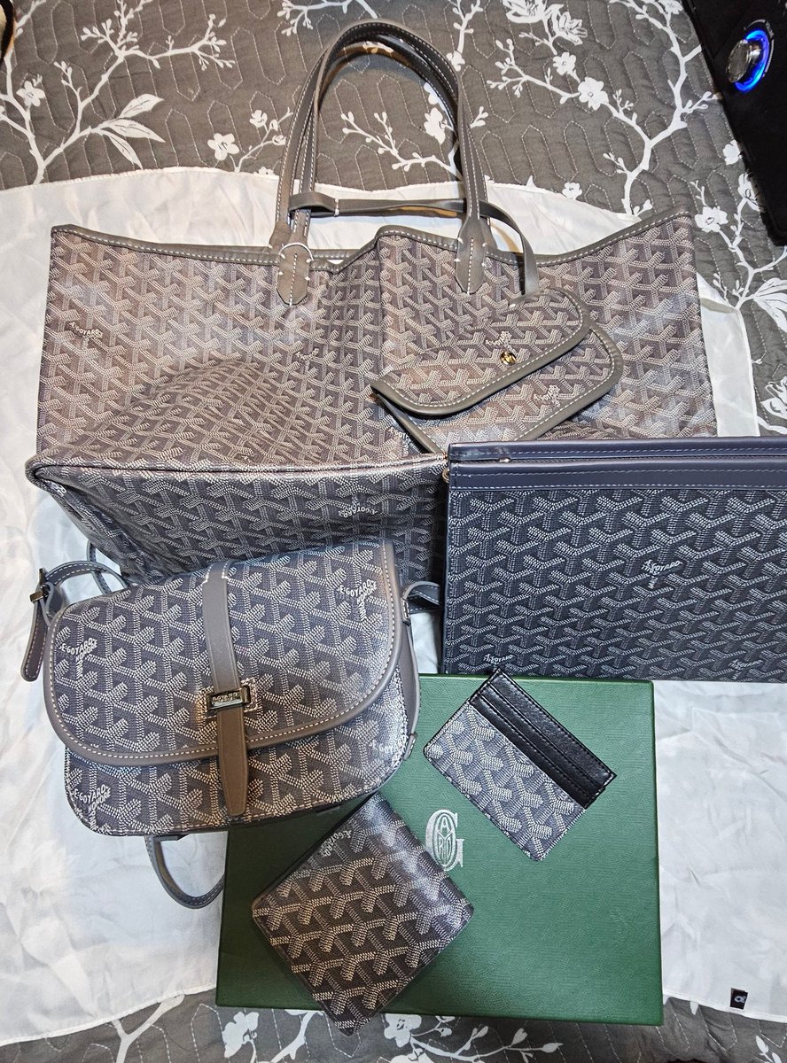 yanyanner's tweet photo. gift for my self before 2026
COMPLETE na collection goyard💪🏋‍♂️🎅🎁♥️ https://t.co/D9DRNtm12W