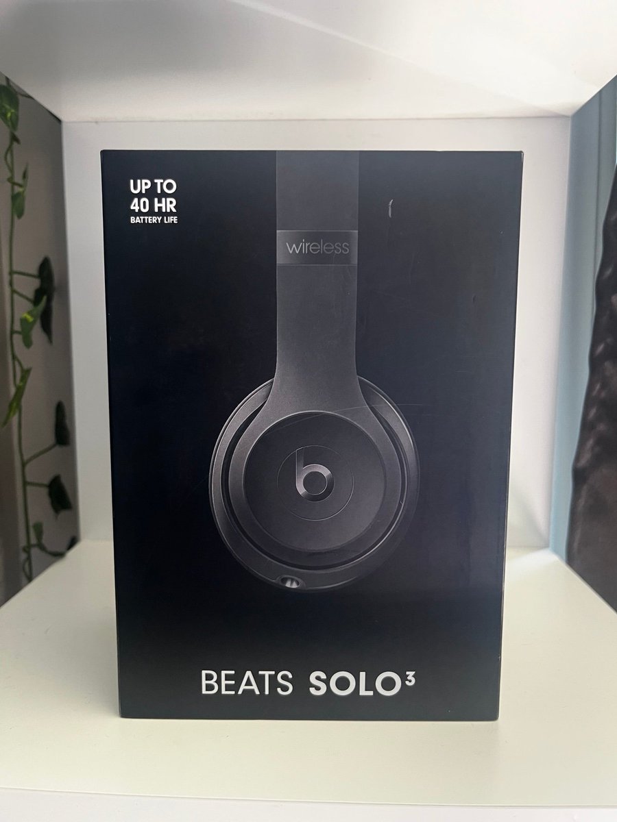 Beats Solo³ Wireless On-Ear HeadPhones-Apple W1 HeadPhones Chip, Class 1 Bluetooth, 40 Hours of Listening Time, Built-In Microphone-Black
<a href="/600/">600</a>,000Ugx
Call 0778862368
WhatsApp 0759859710