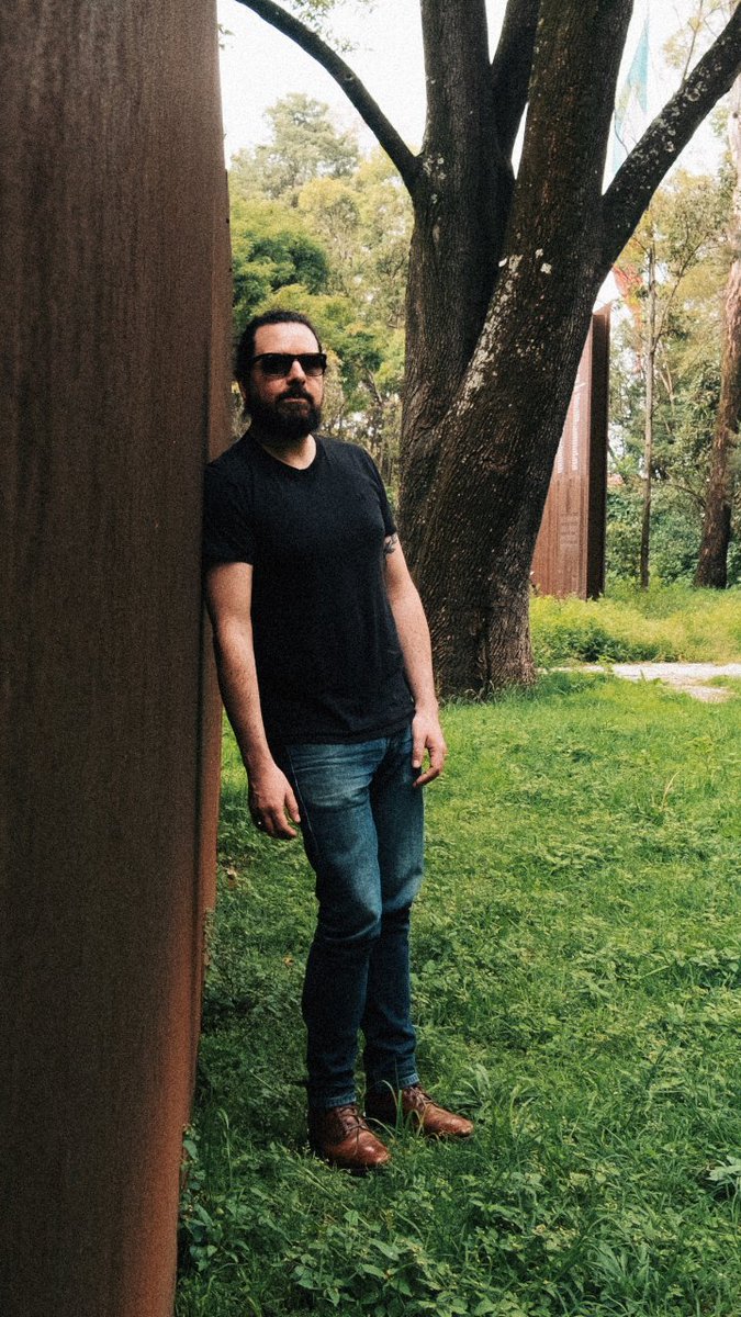 Feliz Año Nuevo ✨
Nos vemos en 2026.

#BlancoNejo #Carretera