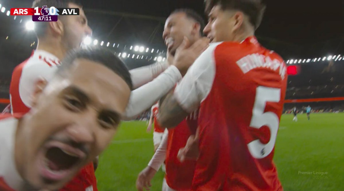 Gabriel's biggest hype man 😅

#ARSAVL | @Arsenal https://t.co/iG60qMKrWB