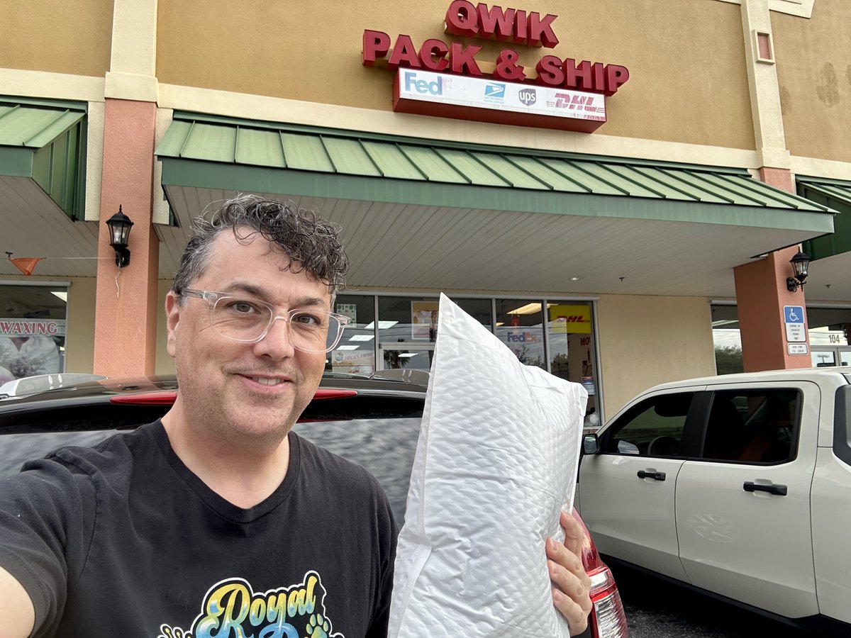 PotcakeNFT's tweet image. Shipped out a Cat Rat plushie and a White Logo Shirt to @crypteggo today!

Get those mints in to help stray island dogs and you just might win one of our daily raffles for 12 Days of Christmas.🎄

🌐 potcakerescue.com
🎟️ w3lp.io/mint/potcakere…