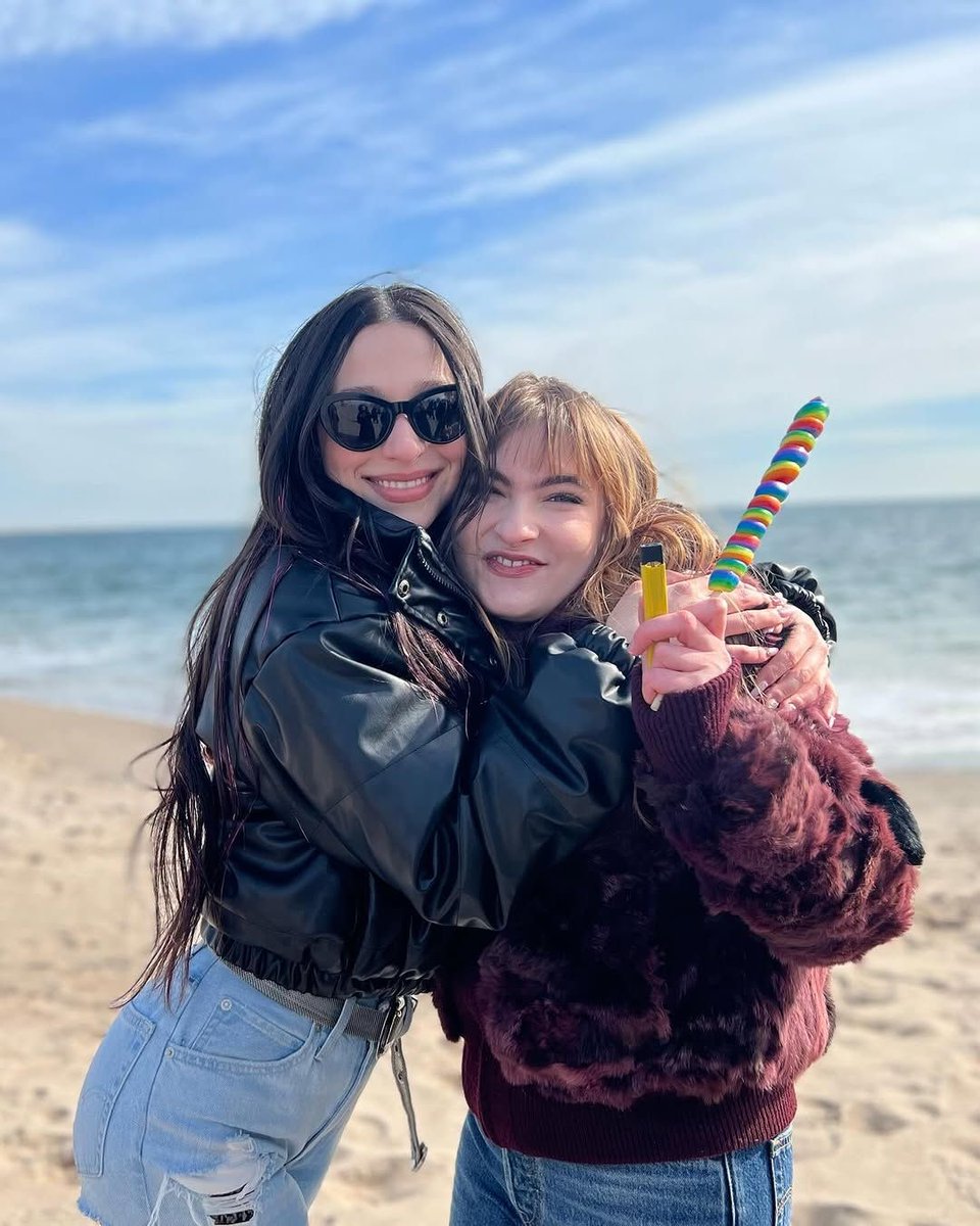 dietcokegirI's tweet photo. Vibes I’m putting out for new years https://t.co/G75JT8vaO6