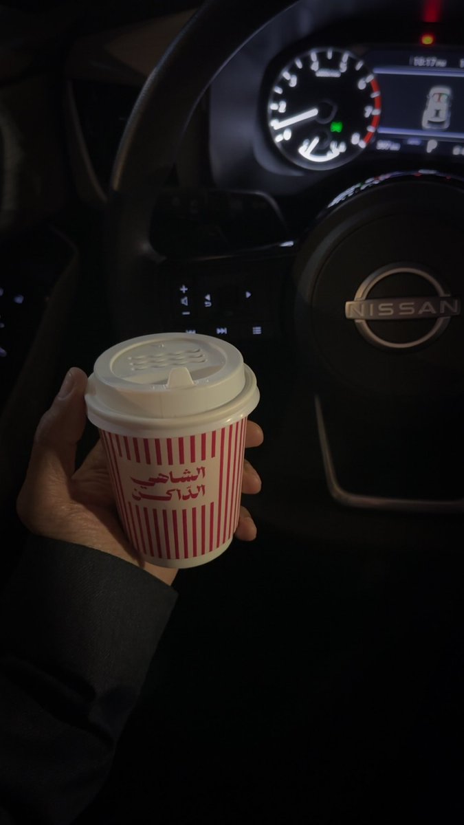 الكل ينتظر السنة الجديدة 
[ إلا أنـا ] ، 
أبحث عن سنة قديمة 
كان " قلبي فيها بِـ خير" ..

 #السنه_الجديده