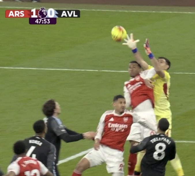 bt3's tweet image. 🚨 — غابرييل مع آرسنال هذا الموسم :

⚽️ هدف أمام استون فيلا 

🅰️ اسيست أمام بيرنلي  

⚽️🅰️ هدف + اسيست أمام اتليتكو مدريد 

🅰️ اسيست أمام فولهام 

⚽️ هدف أمام نيوكاسل