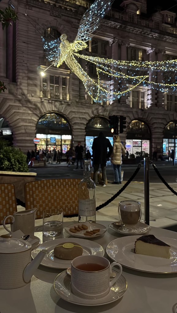 gasaq__'s tweet image. انا قبل اعرفك ضايع ويوم اني عرفتك شفت
ليالي العمر دونك والله انها مالها . . قيمه !