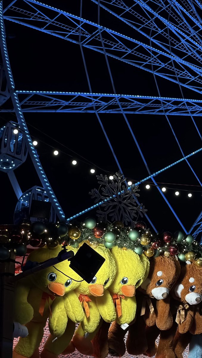 gasaq__'s tweet image. أنا اشوفك قدر مانيب اشوفك شفوف
تنخسر كل حاجه .. وأنت ماتنخسر