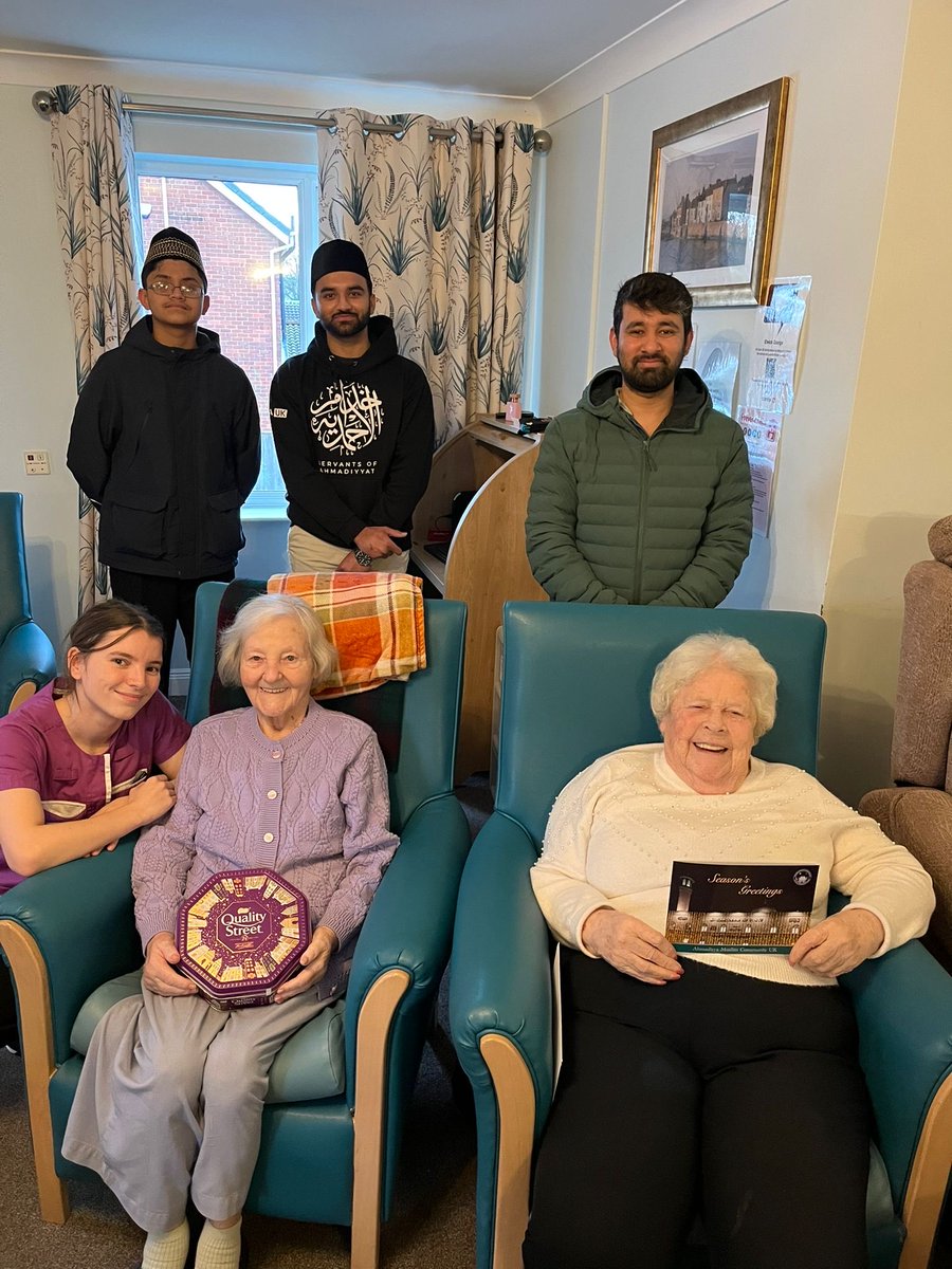 Today, members of Hartlepool Mosque visited Elwick Grange, De Bruce Court and Queens Meadow, meeting residents, exchanging greetings, giving gifts, and sharing the peaceful message of Islam and Ahmadiyyat.
#Peace #Interfaith #Islam #Ahmadiyya #MentalHealth #ServingHumanity #MKAUK