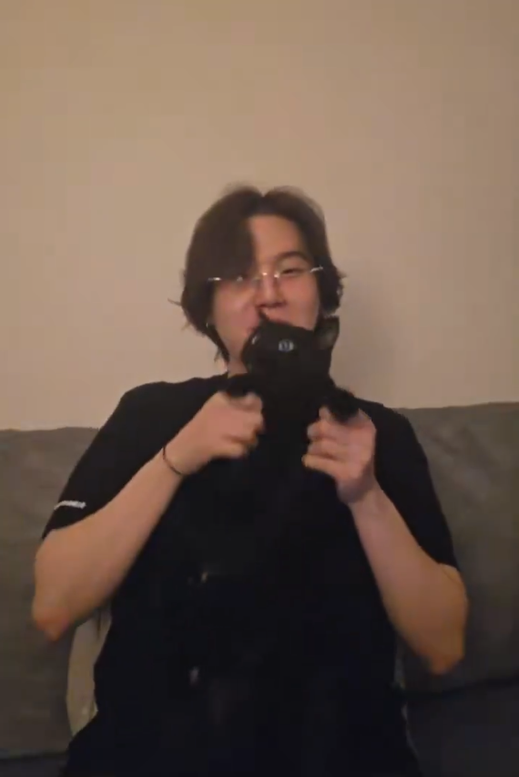 Yoongi with Tang 🍊🫶
#btsfanart