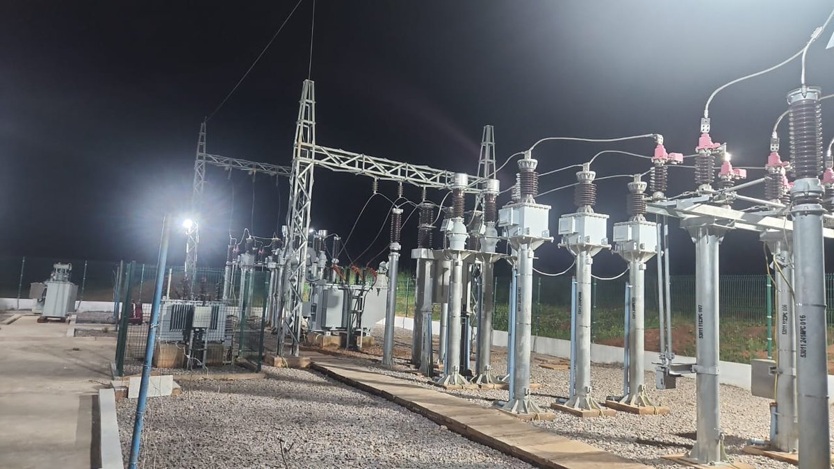 SNEL : Chose promise chose due avant le 31 Décembre 2025  la ville de Mbuji-Mayi est à nouveau alimentée par la SNEL ce mardi 30 Décembre, des cris des joies dans la ville. Le DG <a href="/ted_lwamba/">Teddy Lwamba</a> qui a remué ciel et terre pour avoir le Transfo dans le délai pour la ville et